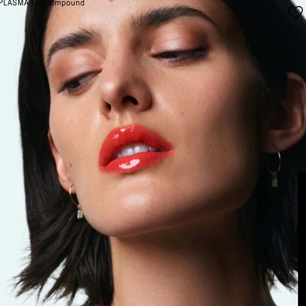 U Beauty The Plasma Lip Compound in Poppy softness hydration fullness